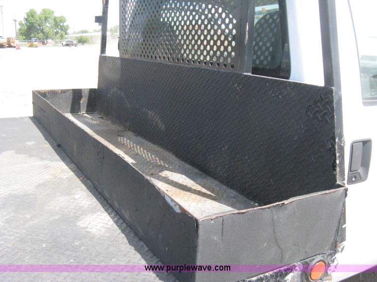 image for item B8119 2008 Ford F550 Super Duty flatbed pickup truck
