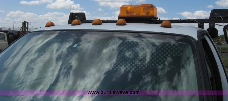 image for item B8119 2008 Ford F550 Super Duty flatbed pickup truck