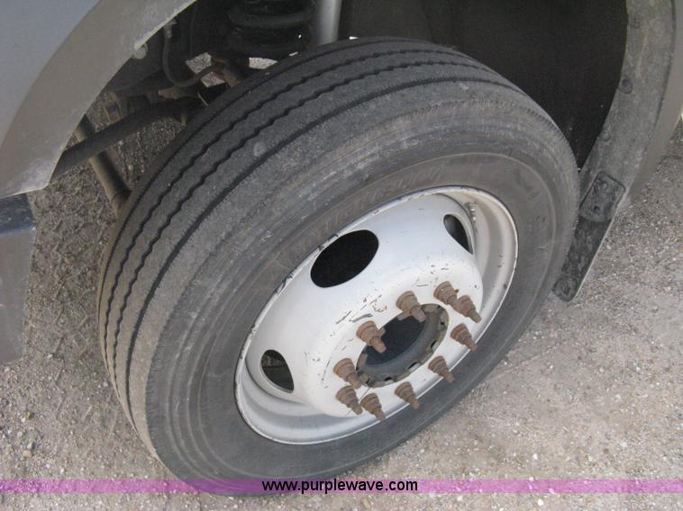 image for item B8119 2008 Ford F550 Super Duty flatbed pickup truck