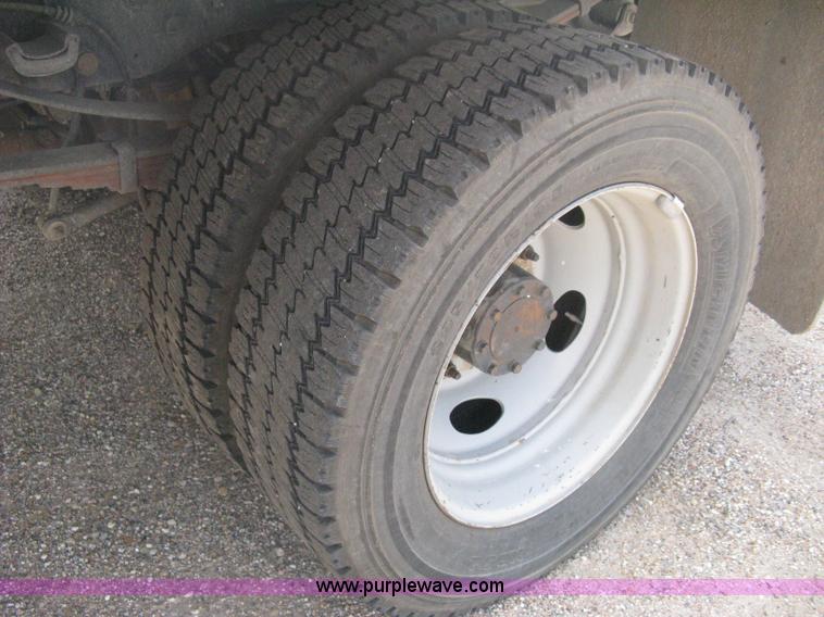 image for item B8119 2008 Ford F550 Super Duty flatbed pickup truck