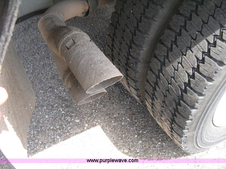 image for item B8119 2008 Ford F550 Super Duty flatbed pickup truck