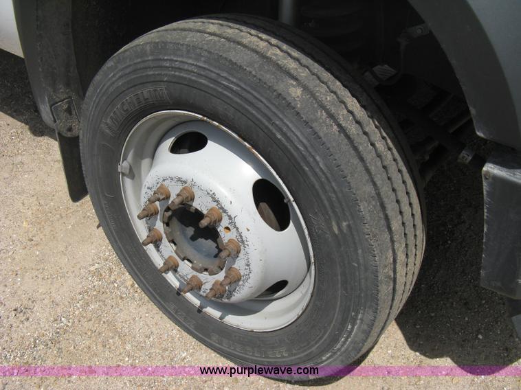 image for item B8119 2008 Ford F550 Super Duty flatbed pickup truck