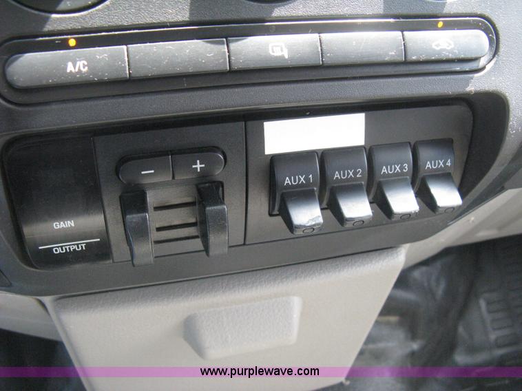 image for item B8119 2008 Ford F550 Super Duty flatbed pickup truck