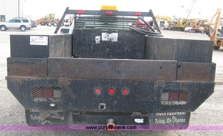 image for item B8120 2005 Chevrolet Silverado C3500 Extended Cab flatbed truck