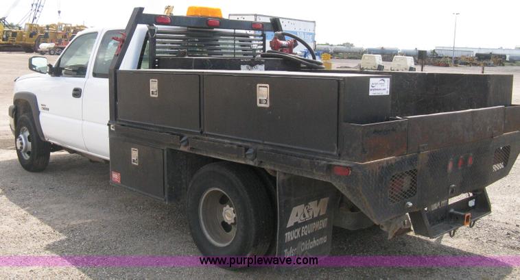 image for item B8120 2005 Chevrolet Silverado C3500 Extended Cab flatbed truck