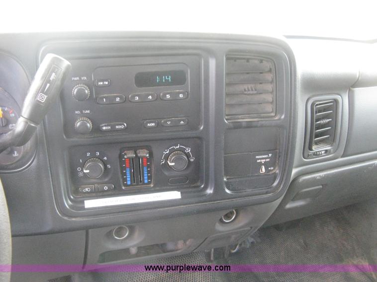 image for item B8120 2005 Chevrolet Silverado C3500 Extended Cab flatbed truck