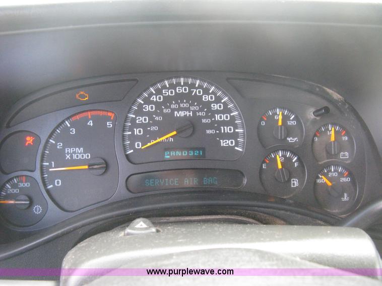 image for item B8120 2005 Chevrolet Silverado C3500 Extended Cab flatbed truck