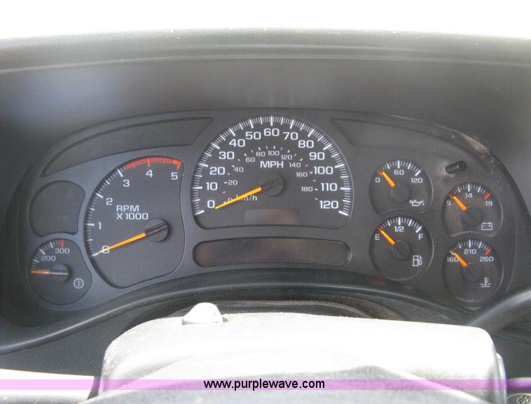 image for item B8120 2005 Chevrolet Silverado C3500 Extended Cab flatbed truck