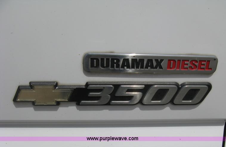 image for item B8120 2005 Chevrolet Silverado C3500 Extended Cab flatbed truck