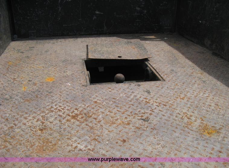 image for item B8120 2005 Chevrolet Silverado C3500 Extended Cab flatbed truck