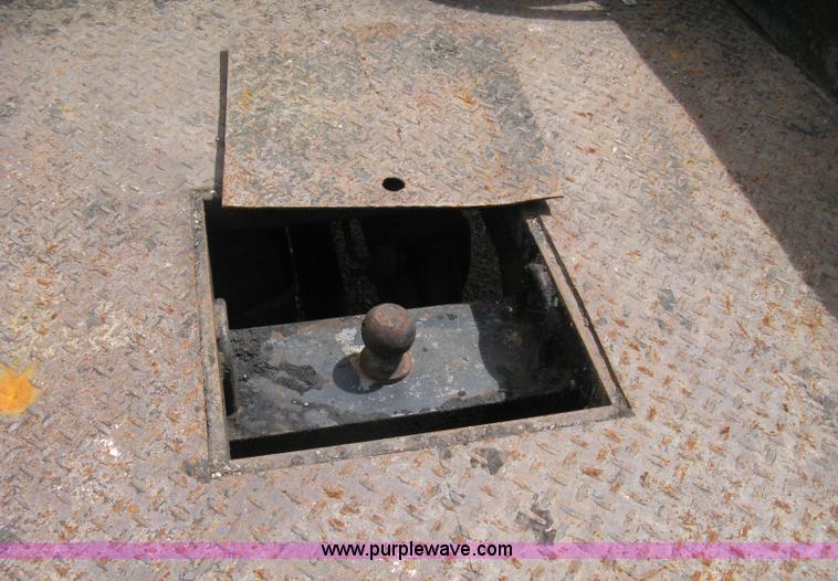 image for item B8120 2005 Chevrolet Silverado C3500 Extended Cab flatbed truck