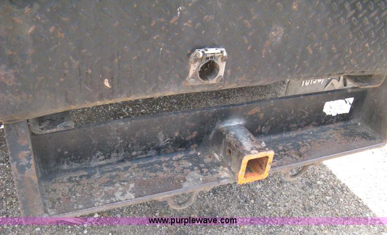 image for item B8120 2005 Chevrolet Silverado C3500 Extended Cab flatbed truck