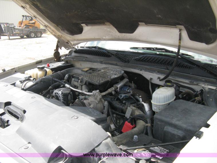 image for item B8120 2005 Chevrolet Silverado C3500 Extended Cab flatbed truck