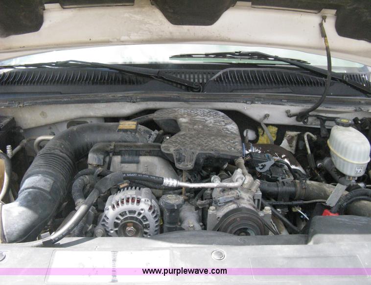 image for item B8120 2005 Chevrolet Silverado C3500 Extended Cab flatbed truck