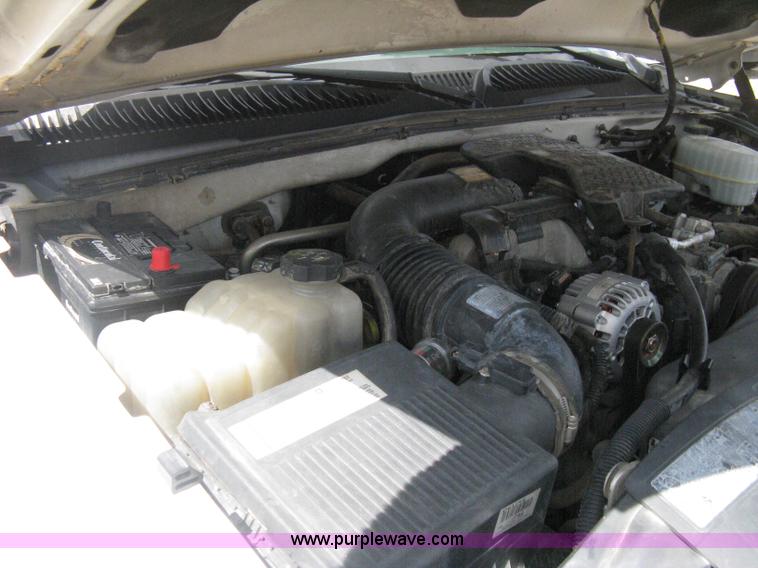 image for item B8120 2005 Chevrolet Silverado C3500 Extended Cab flatbed truck