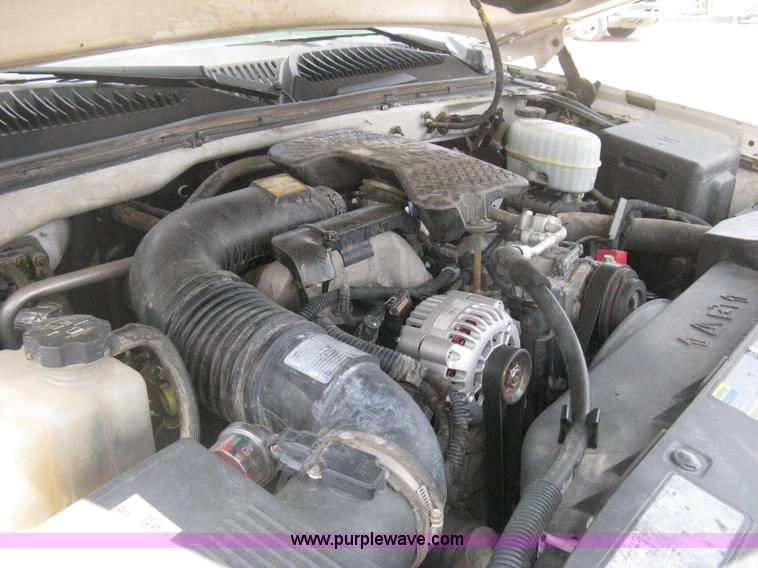 image for item B8120 2005 Chevrolet Silverado C3500 Extended Cab flatbed truck