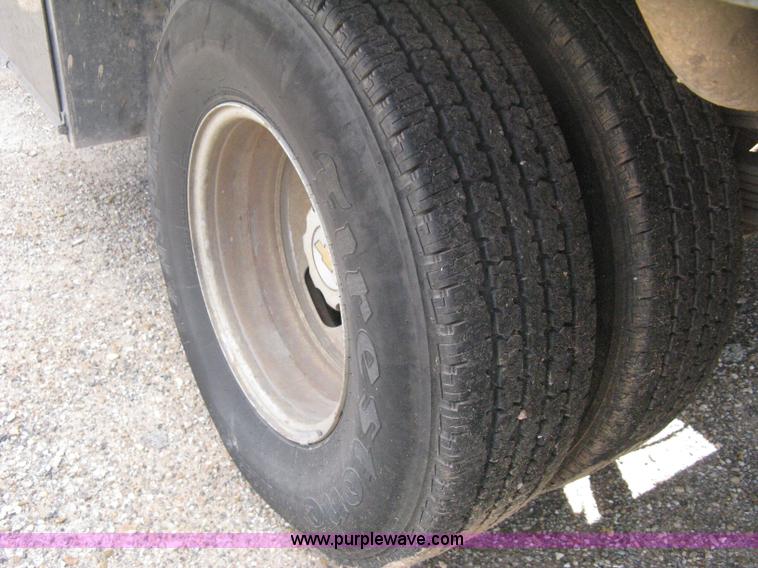 image for item B8120 2005 Chevrolet Silverado C3500 Extended Cab flatbed truck