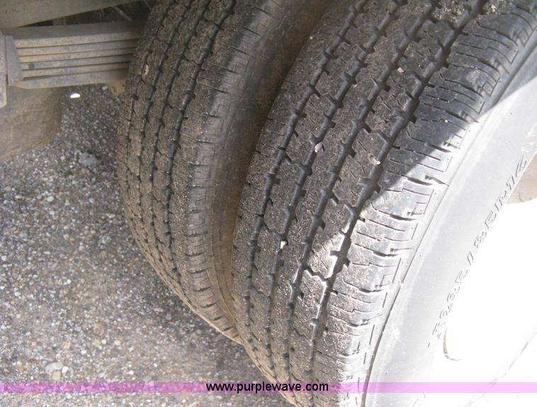 image for item B8120 2005 Chevrolet Silverado C3500 Extended Cab flatbed truck