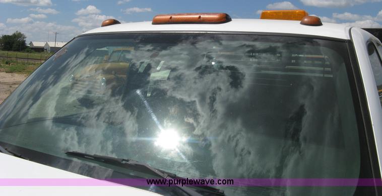 image for item B8120 2005 Chevrolet Silverado C3500 Extended Cab flatbed truck