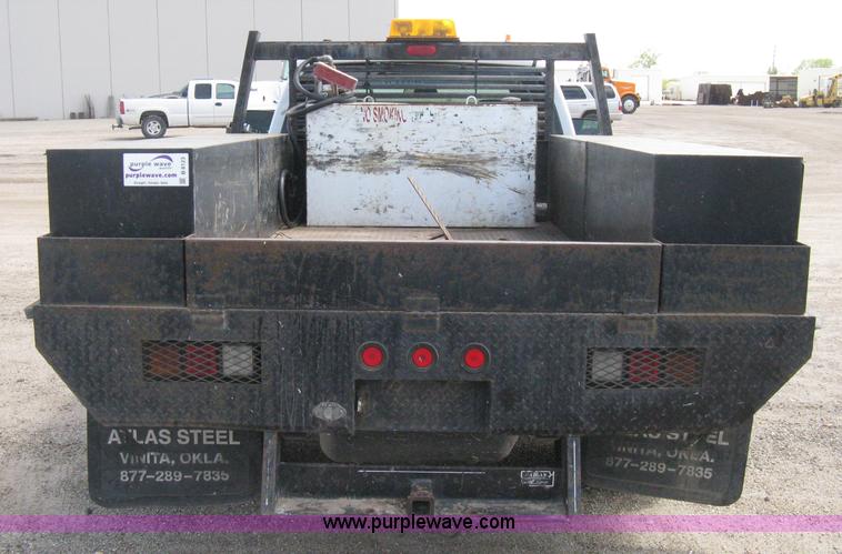 image for item B8123 2007 Chevrolet Silverado C3500 Extended Cab flatbed truck