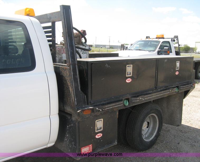 image for item B8123 2007 Chevrolet Silverado C3500 Extended Cab flatbed truck
