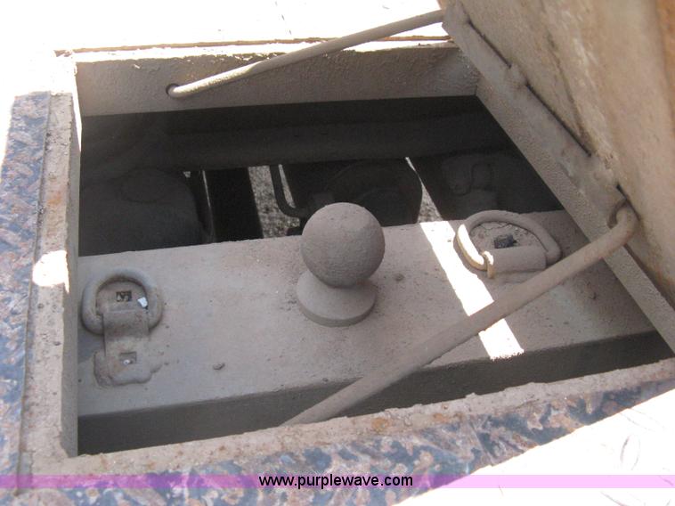 image for item B8123 2007 Chevrolet Silverado C3500 Extended Cab flatbed truck