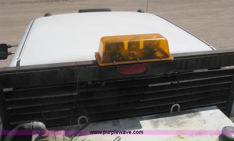 image for item B8123 2007 Chevrolet Silverado C3500 Extended Cab flatbed truck