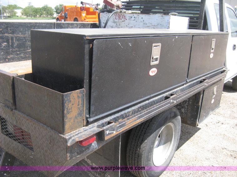 image for item B8123 2007 Chevrolet Silverado C3500 Extended Cab flatbed truck