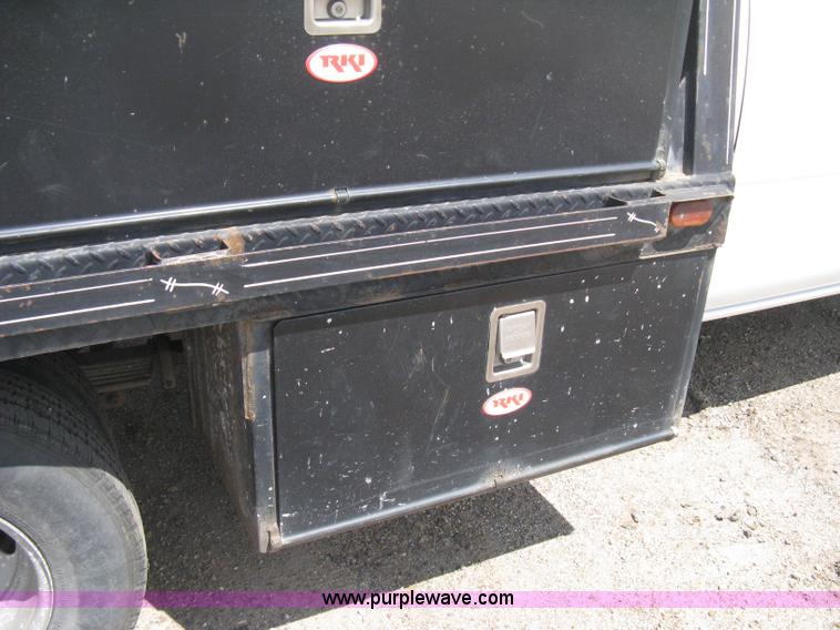 image for item B8123 2007 Chevrolet Silverado C3500 Extended Cab flatbed truck