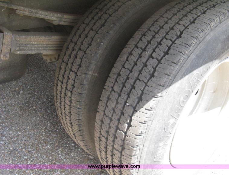 image for item B8123 2007 Chevrolet Silverado C3500 Extended Cab flatbed truck