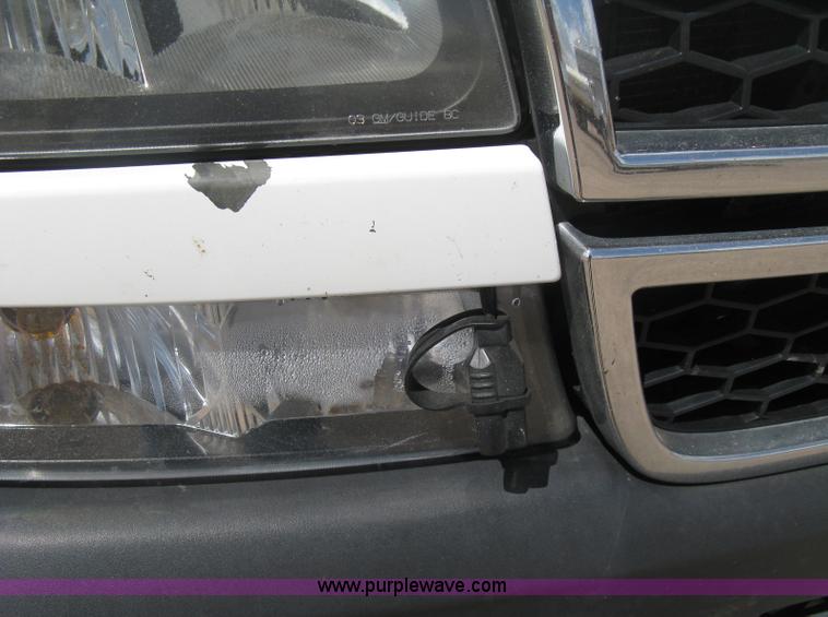 image for item B8123 2007 Chevrolet Silverado C3500 Extended Cab flatbed truck