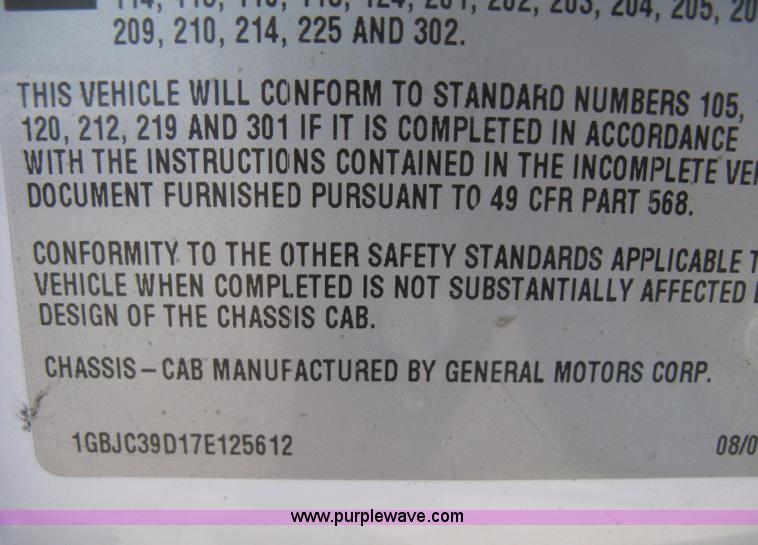 image for item B8123 2007 Chevrolet Silverado C3500 Extended Cab flatbed truck