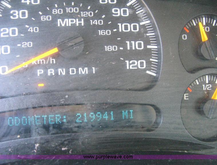 image for item B8265 2006 Chevrolet Silverado C3500 flatbed pickup truck