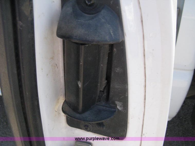 image for item B8265 2006 Chevrolet Silverado C3500 flatbed pickup truck