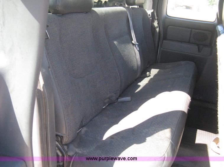 image for item B8265 2006 Chevrolet Silverado C3500 flatbed pickup truck