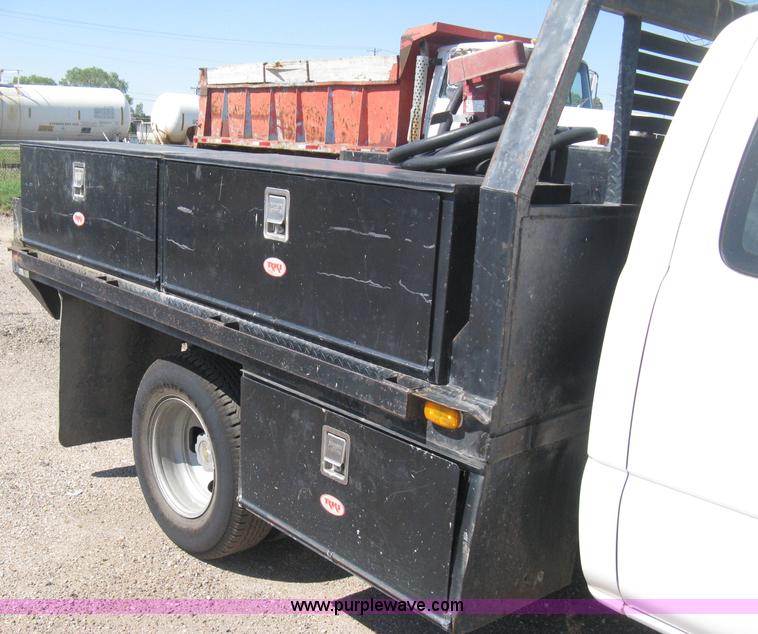 image for item B8265 2006 Chevrolet Silverado C3500 flatbed pickup truck