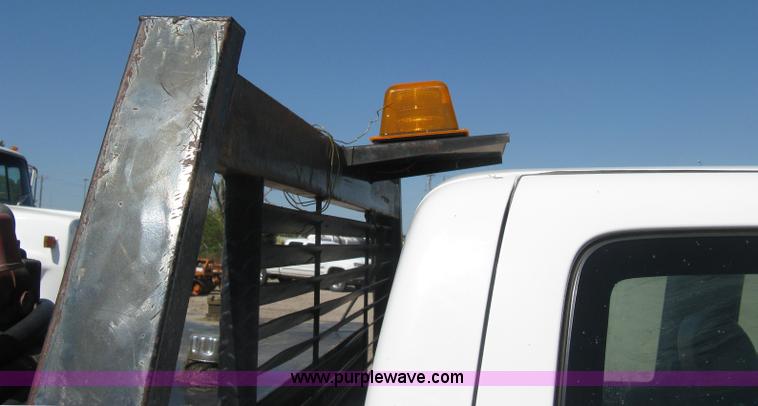 image for item B8265 2006 Chevrolet Silverado C3500 flatbed pickup truck
