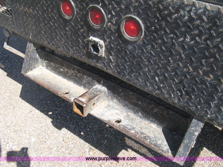 image for item B8265 2006 Chevrolet Silverado C3500 flatbed pickup truck