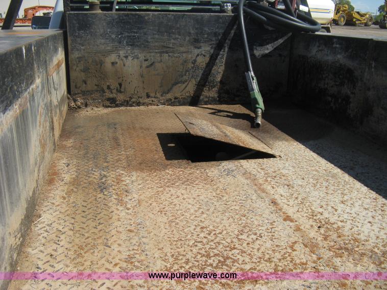 image for item B8265 2006 Chevrolet Silverado C3500 flatbed pickup truck