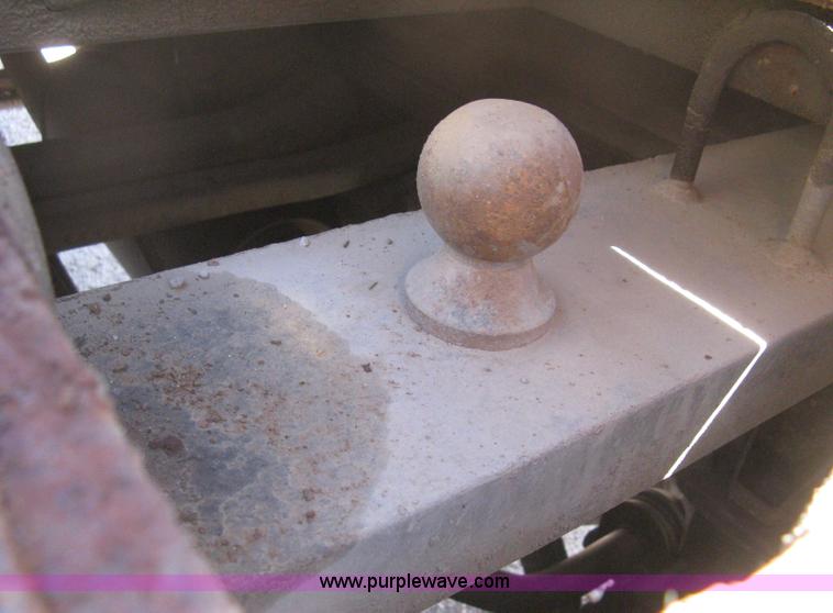 image for item B8265 2006 Chevrolet Silverado C3500 flatbed pickup truck