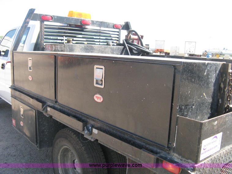 image for item B8265 2006 Chevrolet Silverado C3500 flatbed pickup truck