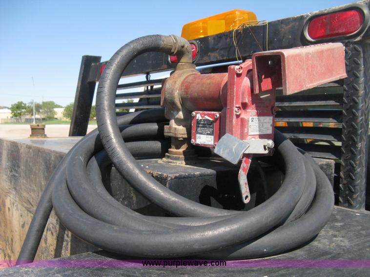 image for item B8265 2006 Chevrolet Silverado C3500 flatbed pickup truck