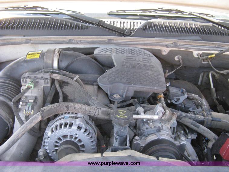 image for item B8265 2006 Chevrolet Silverado C3500 flatbed pickup truck