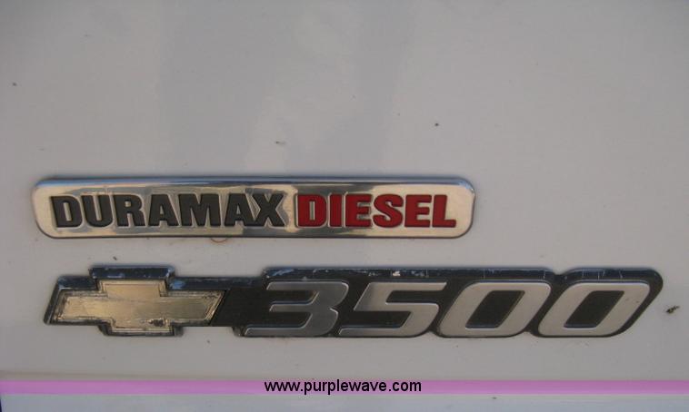 image for item B8265 2006 Chevrolet Silverado C3500 flatbed pickup truck