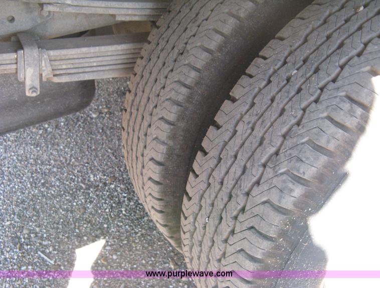 image for item B8265 2006 Chevrolet Silverado C3500 flatbed pickup truck