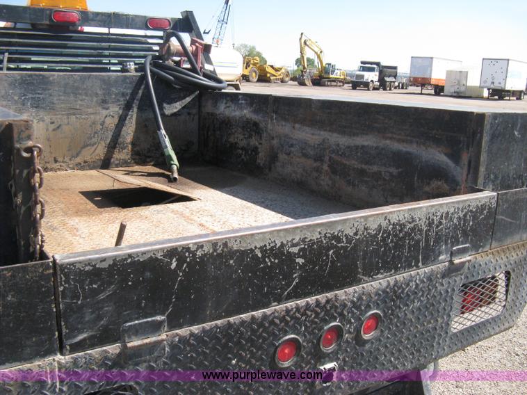 image for item B8265 2006 Chevrolet Silverado C3500 flatbed pickup truck