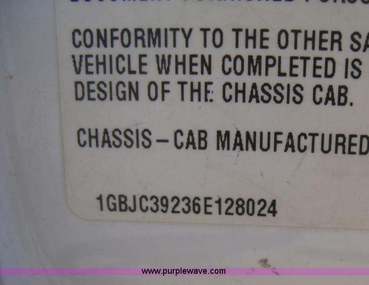 image for item B8265 2006 Chevrolet Silverado C3500 flatbed pickup truck