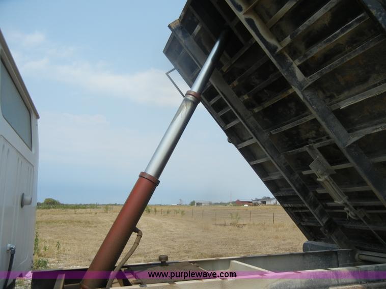 image for item D4461 1983 International S Series dump truck