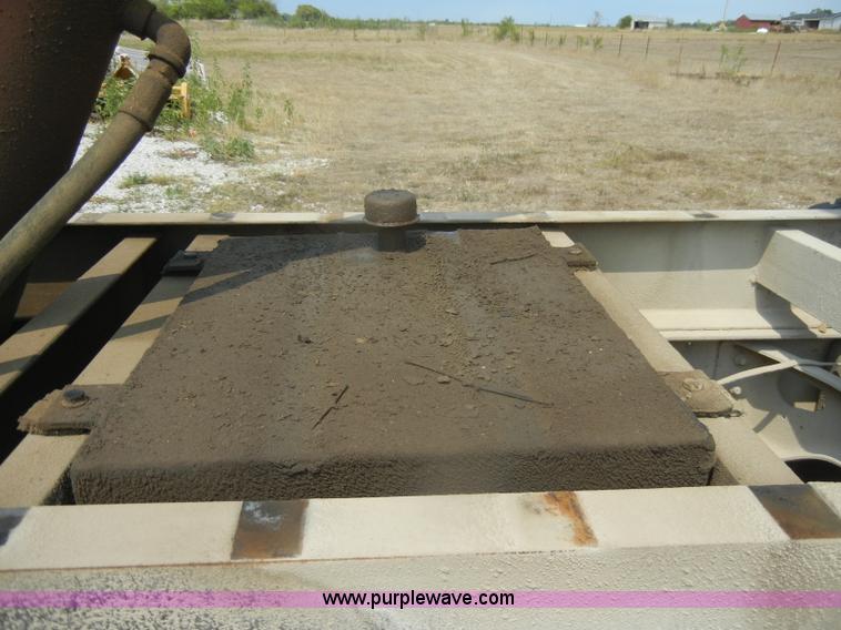 image for item D4461 1983 International S Series dump truck