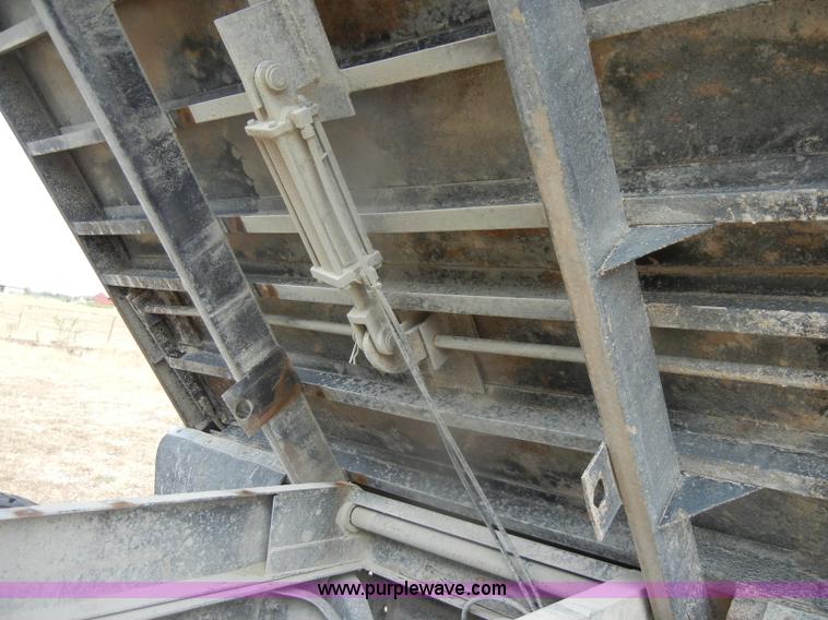 image for item D4461 1983 International S Series dump truck